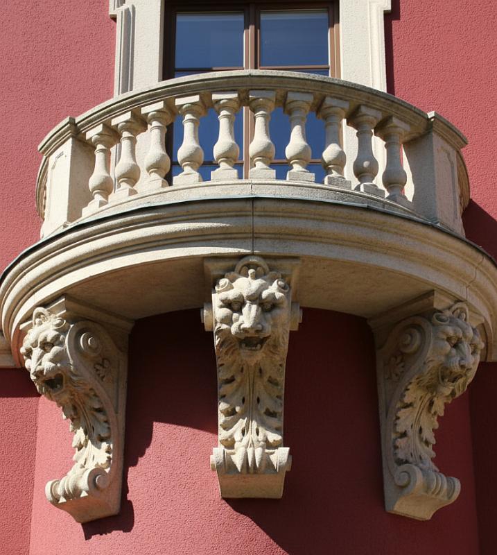 Löwenkopf Balkonkonsole als Wandkonsole Fassaden Zierstuck Winkel aus Beton 50cm tief